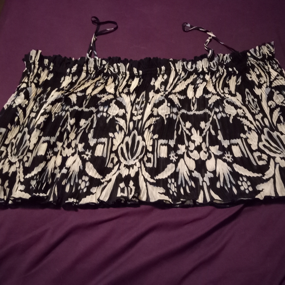 New never worn H&M Blue/White IKAT Plisse Cropped Top 2x
